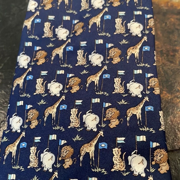 Salvatore Ferragamo tie - Picture 2 of 5